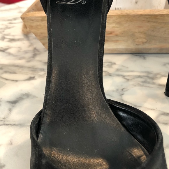 Dollhouse pointed-toe pumps with ankle strap - Picture 4 of 4